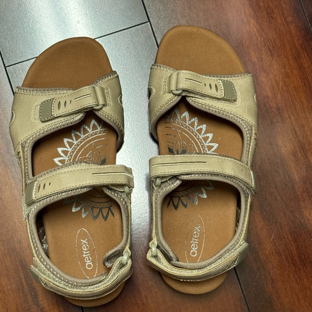Aetrex Tan Women's Sandals , SZ 7, NWOB